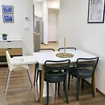 Charm Apartment Deco Near Old Town, All-Friendly